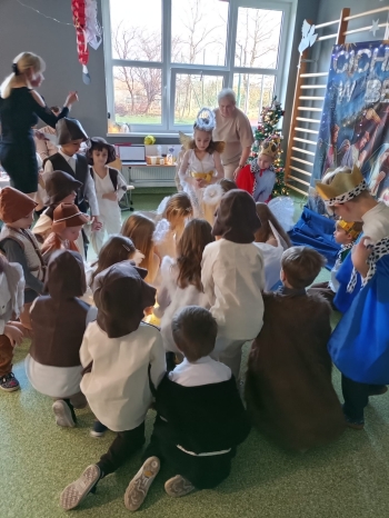 9debbaa4-e0a0-4ba5-a3f5-d4c547a57682